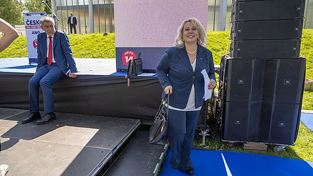 Hnut ANO zahjilo ve Zln kampa do europarlamentu. Na snmku je ldryn kandidtky Klra Dostlov. (1. kvtna 2024)