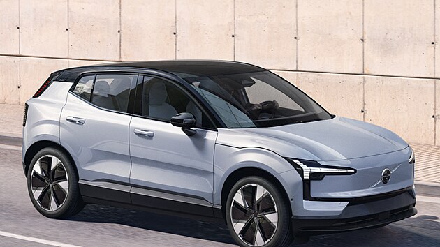 VOLVO EX30: Nov� mal� elektromobil sm��uje do Evropy z �ang-�ia-kchou v provincii Che-pej. Od roku 2025 se ale m� z kapacitn�ch d�vod� vyr�b�t tak� v belgick�m Gentu.