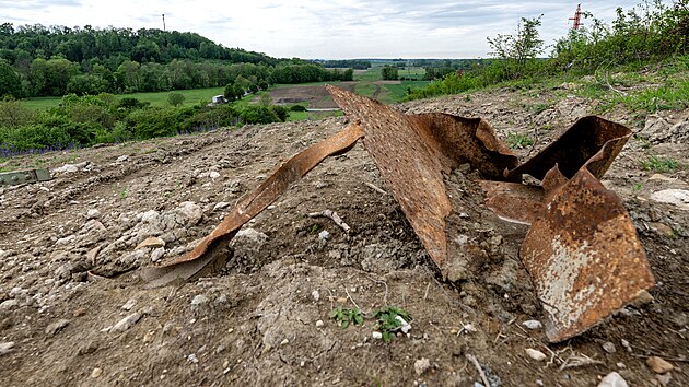 Pohled z vrchu Homole na budouc trasu dlnice D35 Ostrov  Vysok Mto. (6. kvtna 2024)