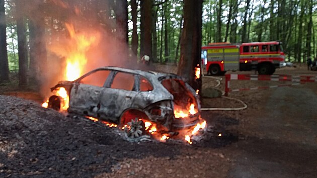 Porsche Cayenne shoelo v lese u Daic.