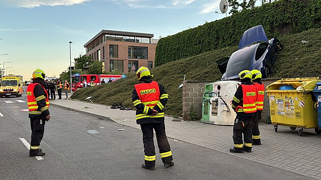 �idi� z nezn�m�ch d�vod� sjel z vozovky a srazil maminku s ko��rkem. (1. kv�tna 2024)