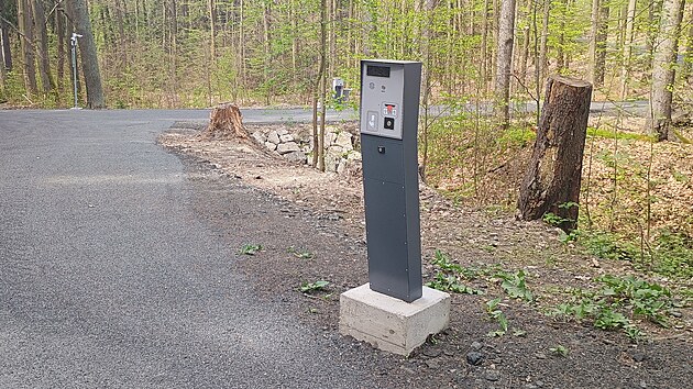 Nov parkovit vznik na mst nkdejho kamenolomu a pojmout m piblin stovku vozidel. (29.4.2024)