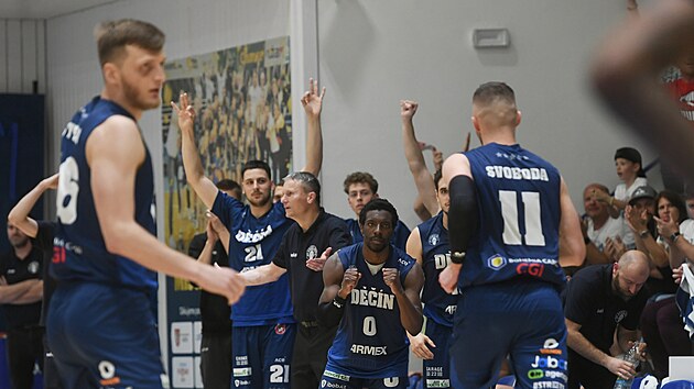 Üçüncü günün sefaleti unutuldu.  Svoboda, Sluneta'daki askeri ateşe öncülük etti