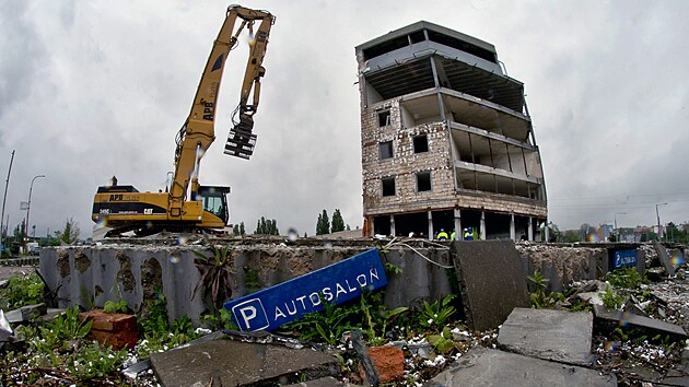 Zaalo bourn ern stavby firmy Carimex pezdvan Sklenn peklo v Plzni na Letn.  (7. kvtna 2024)