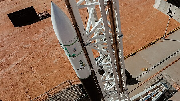 Jednostupov raketa SR75 spolenosti HyImpulse pohnn parafnem je pipraven ke startu.