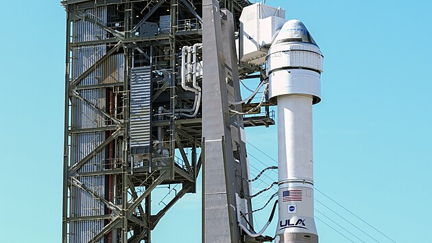 Fotografie lodi Boeing Starliner na vrcholu rakety Atlas V na floridsk� ramp� ��slo 41 na mysu Canaveral v ned�li 5. kv�tna 2024