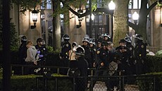 Newyorská policie vyklidila budovu Kolumbijské univerzity, kde se p�edtím...