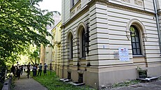 Synagoga Noykowých v polské Varav poté, co kdosi na budovu hodil Molotovv...