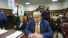 Bývalý prezident Donald Trump bhem procesu v soudní síni v New Yorku (7....