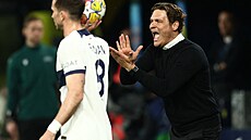 Dortmundský kou� Edin Terzi� v utkání s PSG.