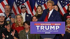 Pedvolební mítink Donalda Trumpa ve mst New Bay ve stát Wisconsin (2. dubna...