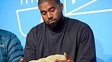 Americký raper a zpvák Ye alias Kanye West je i návrhá a designér.