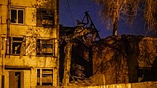 Následky raketového útoku na Záporo�í. Raketa zasáhla objekt v aglomeraci...