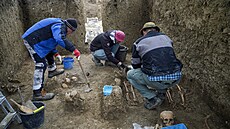 Archeologové ze Slováckého muzea v Uherském Hraditi objevili v zahrad kostela...