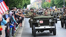 Souástí Slavností svobody v Plzni byl tradiní konvoj historických vojenských...