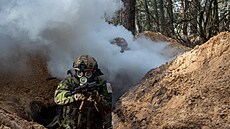 Výcvik ukrajinských voják pro boj s chemickými zbranmi (29. února 2022)