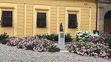 Nová zá� hradního nádvo�í od projektu, realizace po pravidelnou údr�bu.