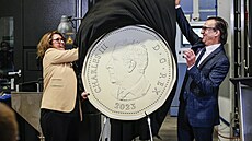 Prezidentka a generální �editelka Královské kanadské mincovny Marie Lemay a...