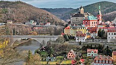 Panorama m�sta Loket s dominantou loketského hradu, kostela sv. Václava a mostu...