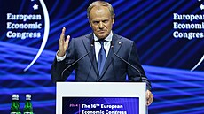 Polský premiér Donald Tusk v Katovicích spolu s Ursulou von der Leyenovou...