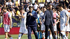 Zklamaný Cesc Fabregas a dal�í hrá�i italského klubu Como po remíze s Modenou.