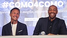 Thierry Henry (vpravo) a Dennis Wise na tiskové konferenci k p�íle�itosti...