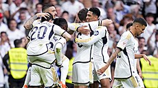 Radost fotbalist� Realu Madrid po jednom z gól� do sít� Cádizu.