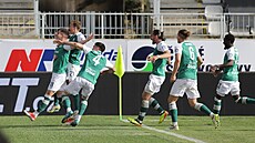 Radost jabloneckých fotbalist� po vít�zném gólu do sít� Karviné. Obstaral ho...