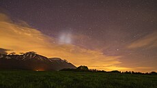 P�elet �ásti rakety Falcon 9 zachytil fotograf Daniel Faix z Gerlachova na...