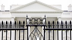 Brána ped Bílým domem ve Washingtonu (16. ervna 2016)