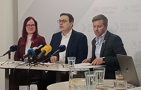Ministr zahranií Jan Lipavský a europoslanci Marcel Kolaja a Markéta Gregorová...