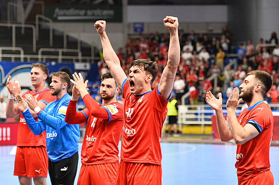 �e�tí házenká�i slaví postup na mistrovství sv�ta, v odvet� play off...