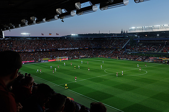 Sparanský stadion na Letné pi utkání s ostravským Baníkem.