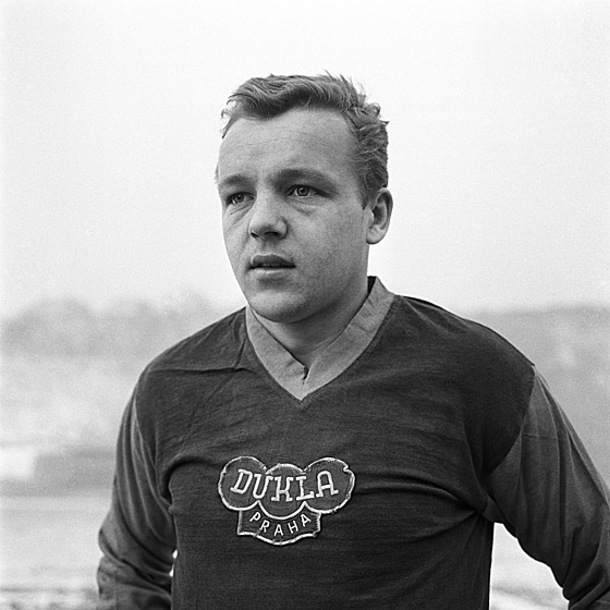 Rudolf Kuera v dresu Dukly Praha. (1. února 1962)