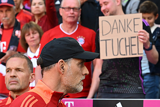 Trenér Thomas Tuchel z Bayernu Mnichov bhem kvtnového utkání s Wolfsburgem...