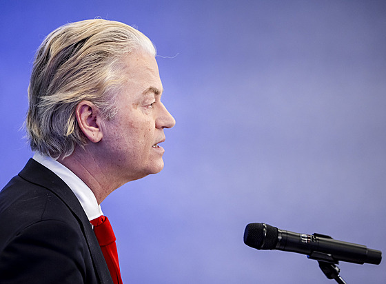 Pedseda krajn pravicové Strany pro svobodu (PVV) a vítz voleb Geert Wilders...