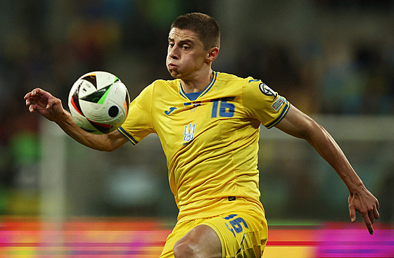 Ukrajinský fotbalista Vitalij Mykolenko