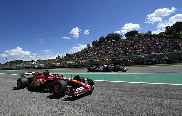 ONLINE: Formule pokračuje v Imole, konkurenti nahání Verstappena