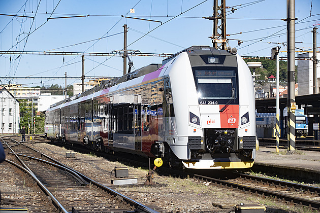 Dojíždění do Prahy obstarají nové soupravy. Mají dva oddíly první třídy