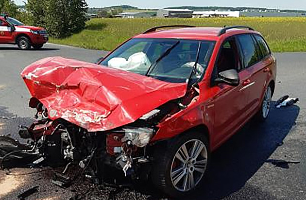 Hromadná nehoda na Kladensku. Při havárii čtyř aut se zranili čtyři lidé
