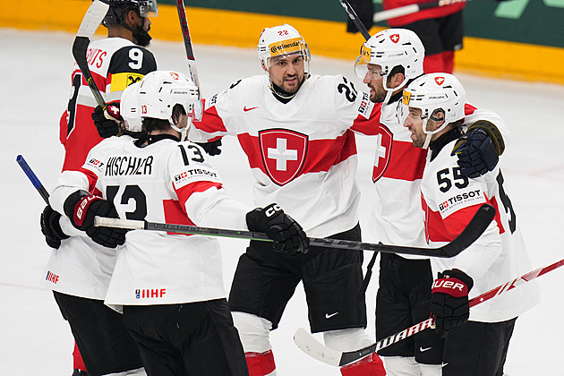 Švýcarsko vyhrálo přestřelku, podruhé zvítězila i Kanada. Debakl pro Brity