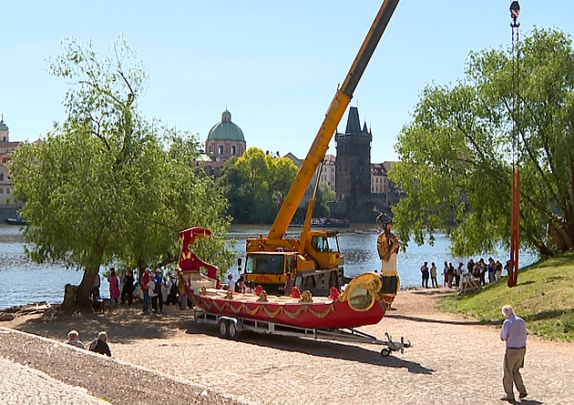 Na Vltavu spustili gondolu Bissona Praga, představí se při slavnostech Navalis