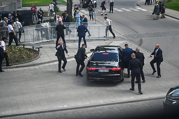 Čeští politici jsou v bezpečí. Slovensko musí situaci zklidnit, řekl Lipavský