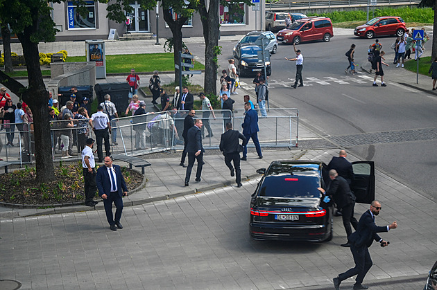 PŘEHLEDNĚ: Atentátu podlehl Palme či Abe, Reagan a papež přežili