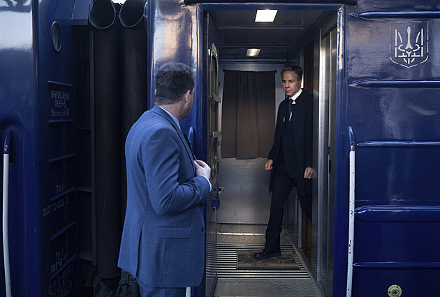 Vojenská pomoc USA už přijíždí na Ukrajinu, ujistil Blinken v Kyjevě