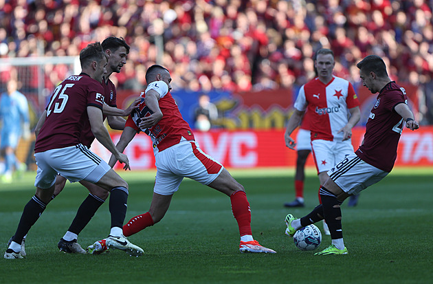 Slavii neublíží nic, Sparta nesmí prohrát. Jak derby ovlivní boj o titul?