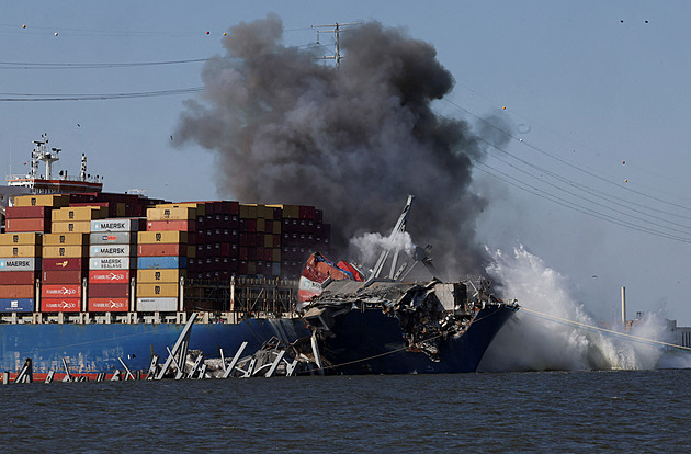 VIDEO: Technici odpálili zbytky mostu v Baltimoru, loď přesunou do přístavu