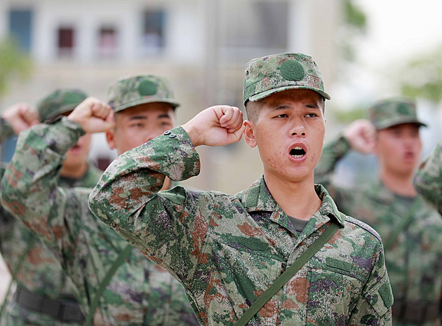 Čína chce povinný vojenský výcvik pro studenty. Armáda nemá dost lidí