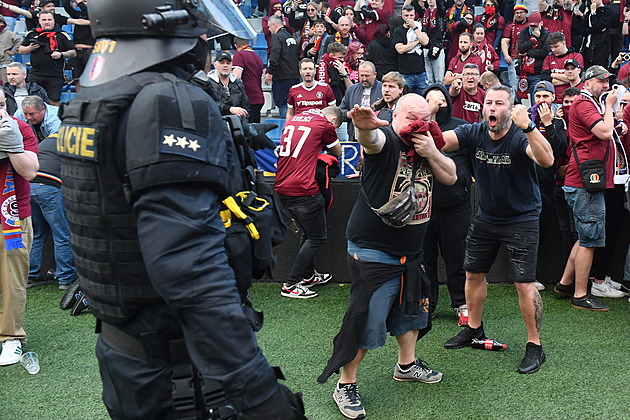 Kvůli použití spreje po fotbale v Boleslavi prověřuje policie 11 oznámení