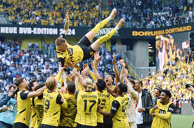 Rozlučka podle Reuse. Hvězda Dortmundu zaplatila pivo pro celý stadion
